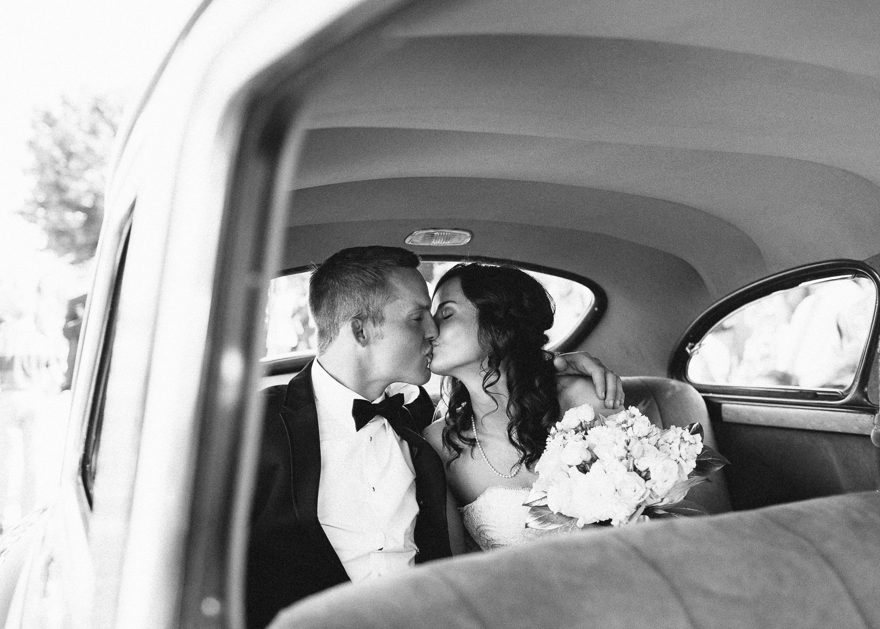 more kissing in car