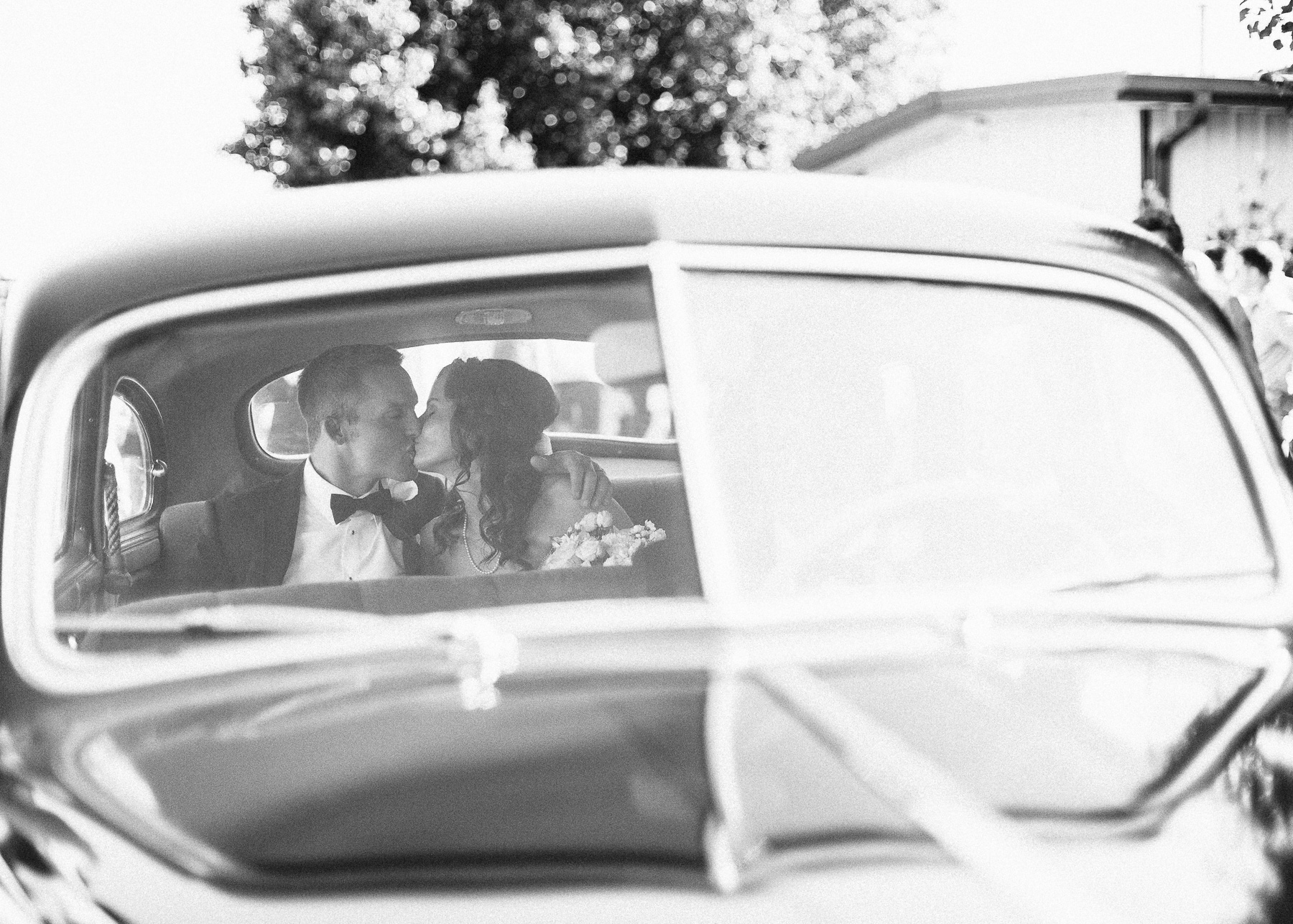 kissing in car