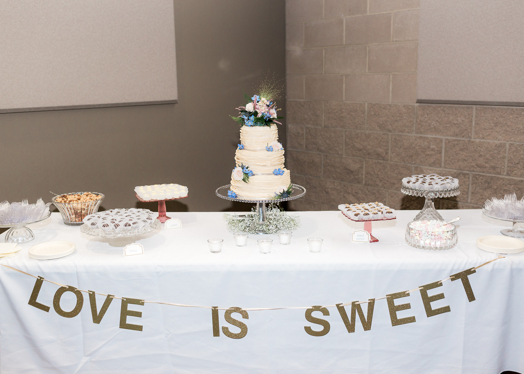 bridal cake set up